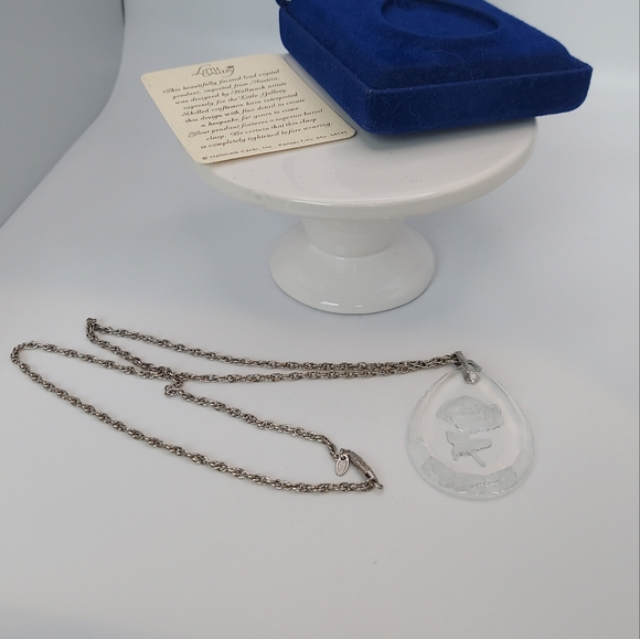 Vintage Little Gallery-Hallmark artists. Austria Crystal Teardrop Pendant&Chain. - Picture 5 of 12